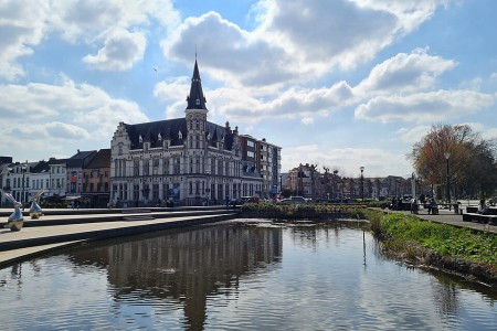 Lokeren: oud postgebouw. Foto: Wikimedia