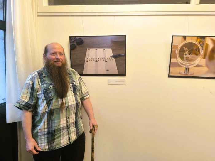 Nick toont een van zijn foto's